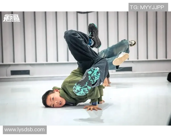 重庆街舞队的阵地战揭秘：深度解析街舞文化与团队精神的交融