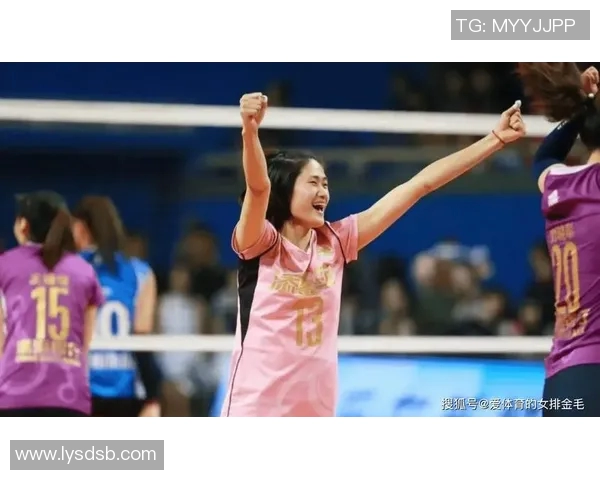印尼血统的足球明星如何在女排赛场上展现非凡实力与魅力